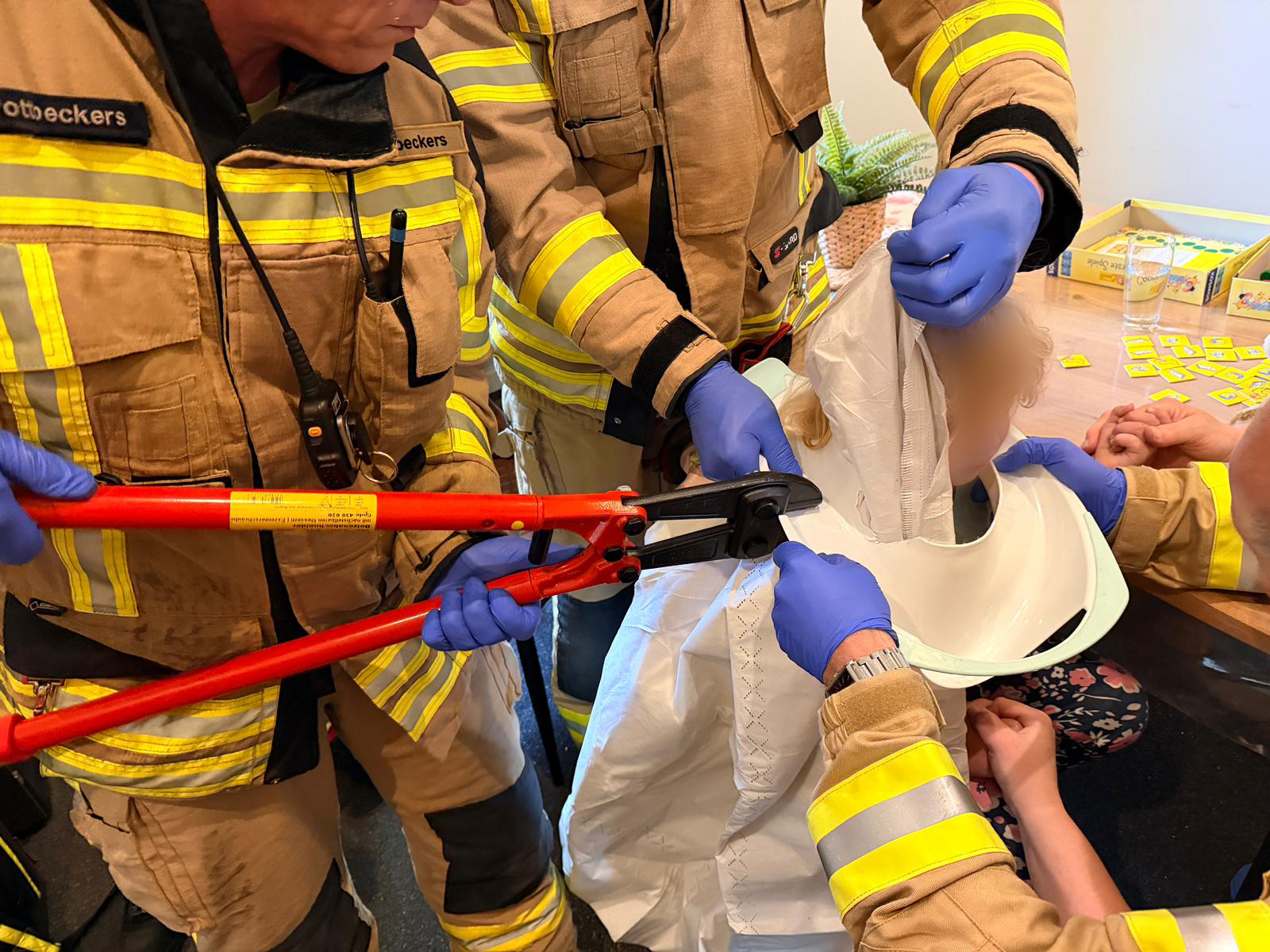 Rheurdt-Saelhuysen – Feuerwehr befreit Kind aus Toilettensitz