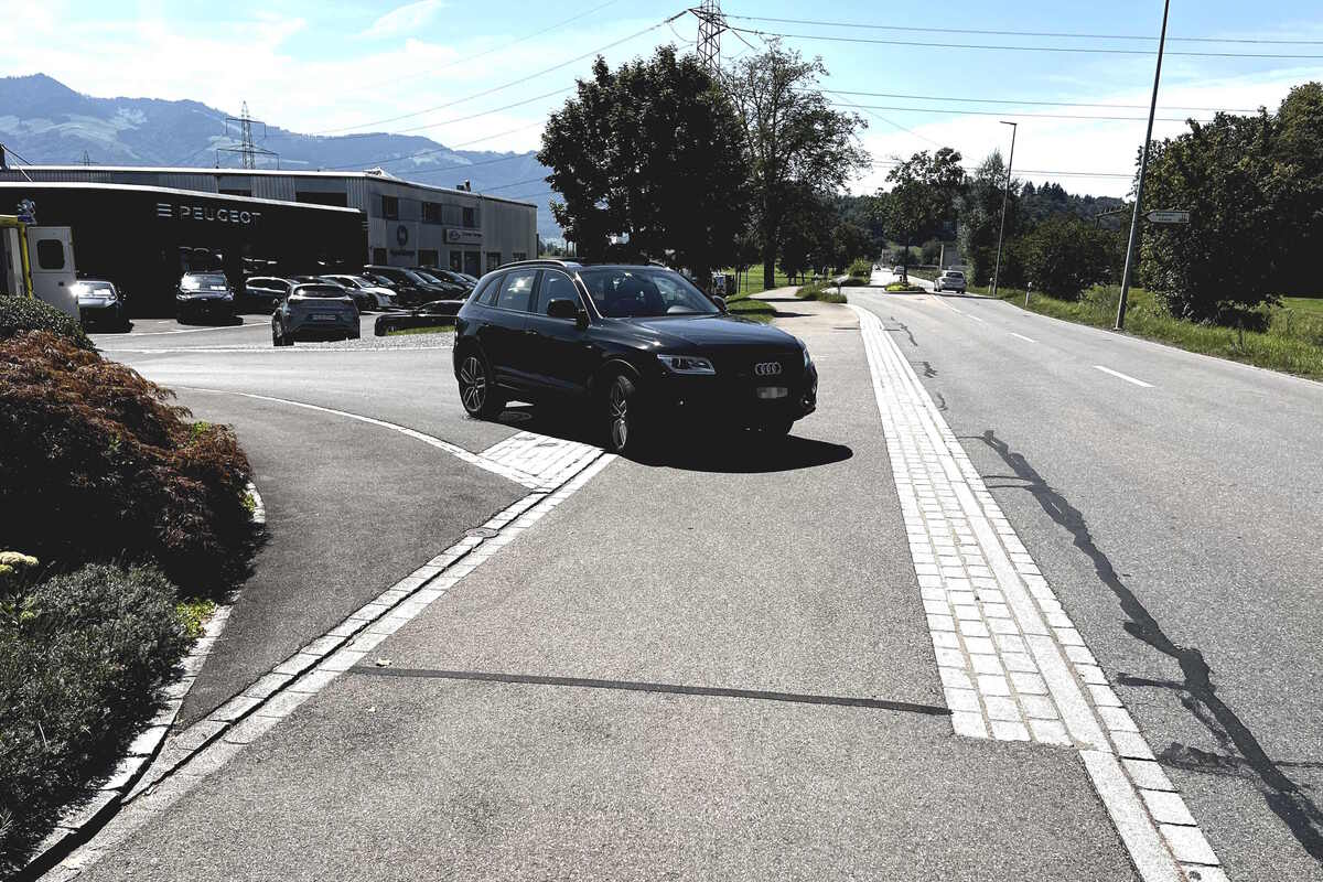 Unfall in Uznach SG - Velofahrer übersehen
