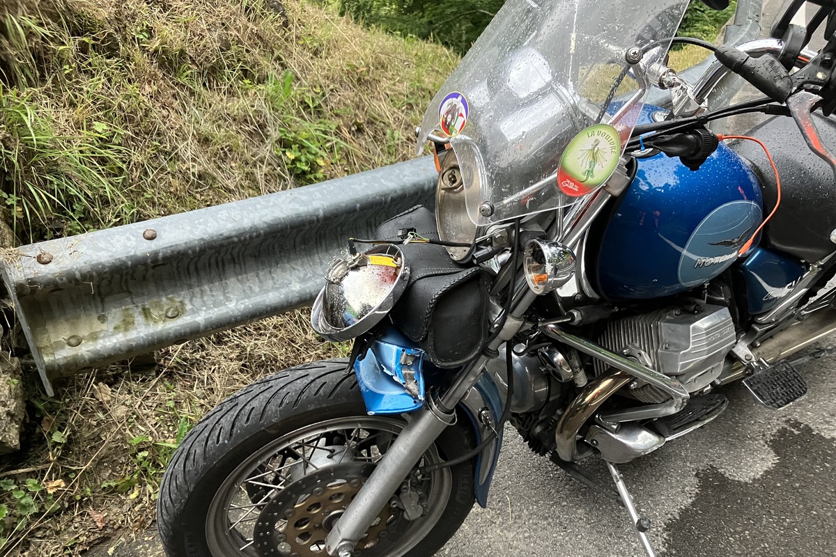 Verkehrsunfall in Linthal GL - Eine Person im Krankenhaus 