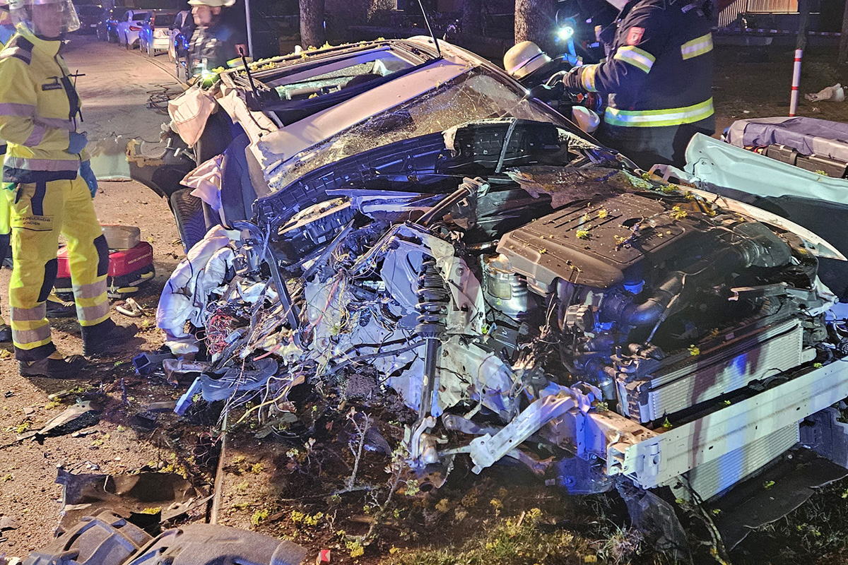 München – Zwei Schwerverletzte nach Unfall mit Jaguar