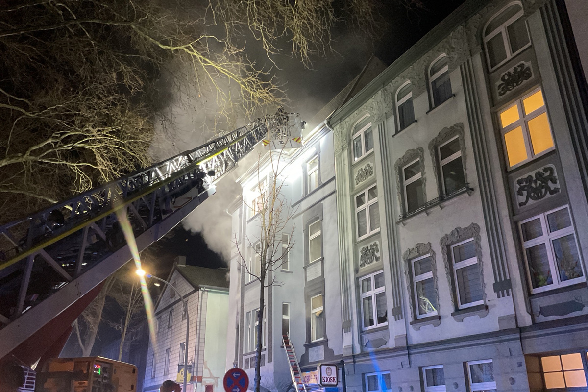 Dortmund – 14 Bewohner bei massivem Wohnungsbrand gerettet