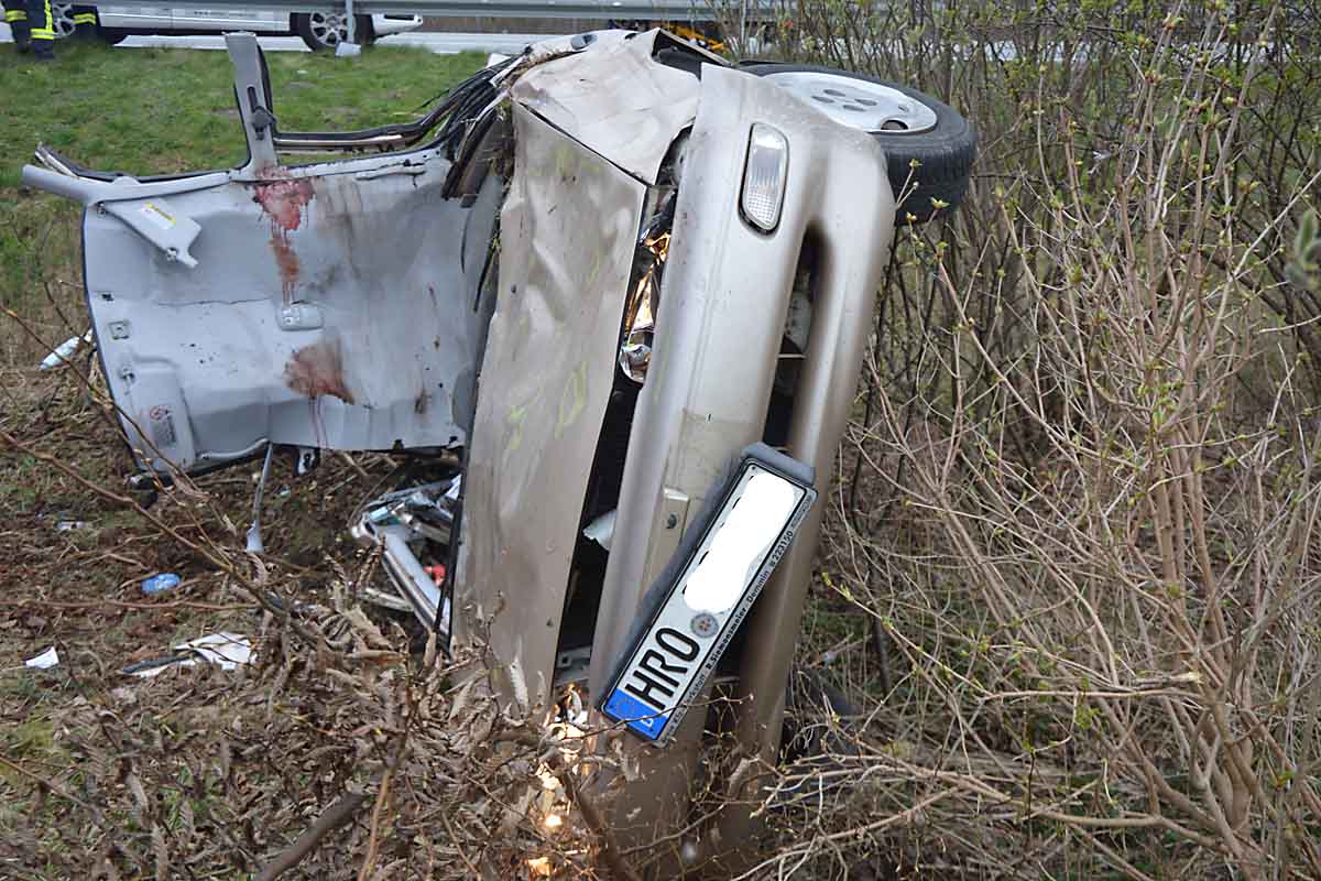 Oyten - Kia überschlägt sich - Frau lebensgefährlich verletzt!