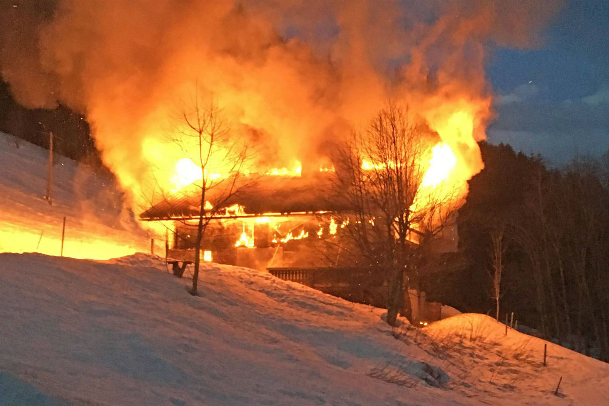 Ormont-Dessous VD - Chalet niedergebrannt