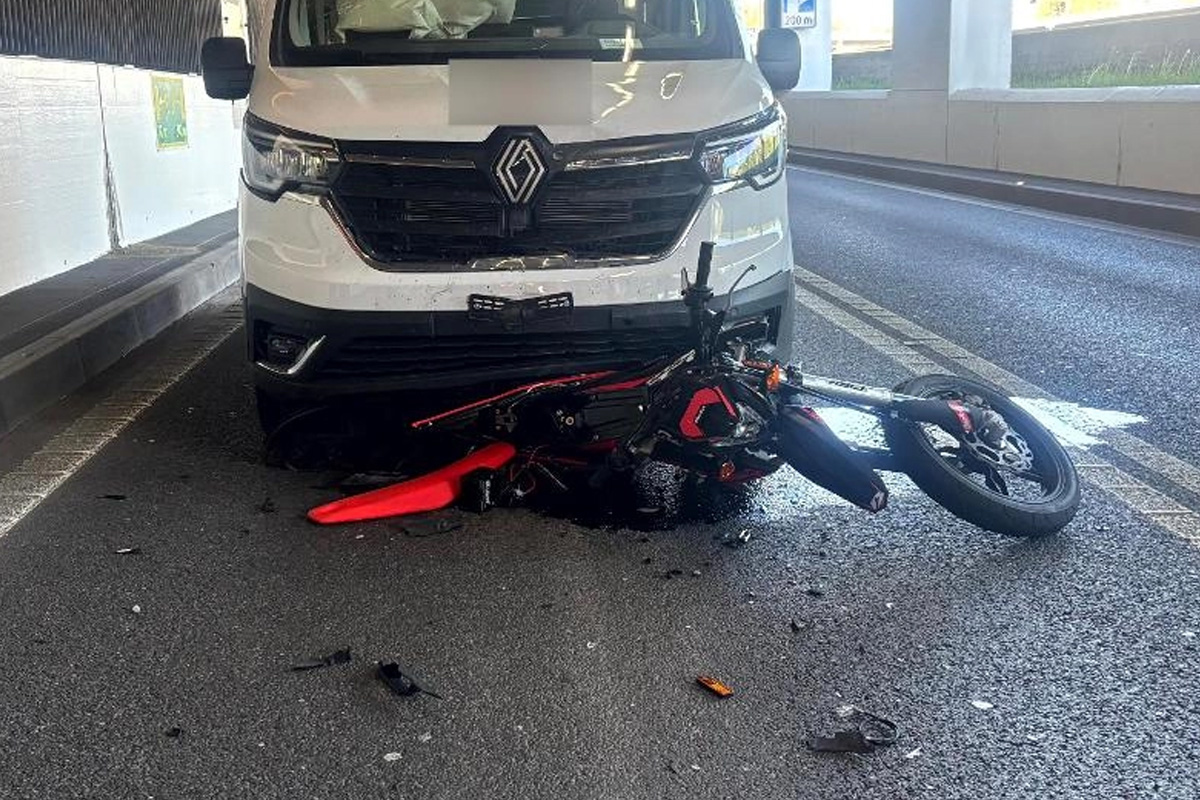 Schaffhausen SH – Lieferwagen prallt bei Unfall auf Motorrad