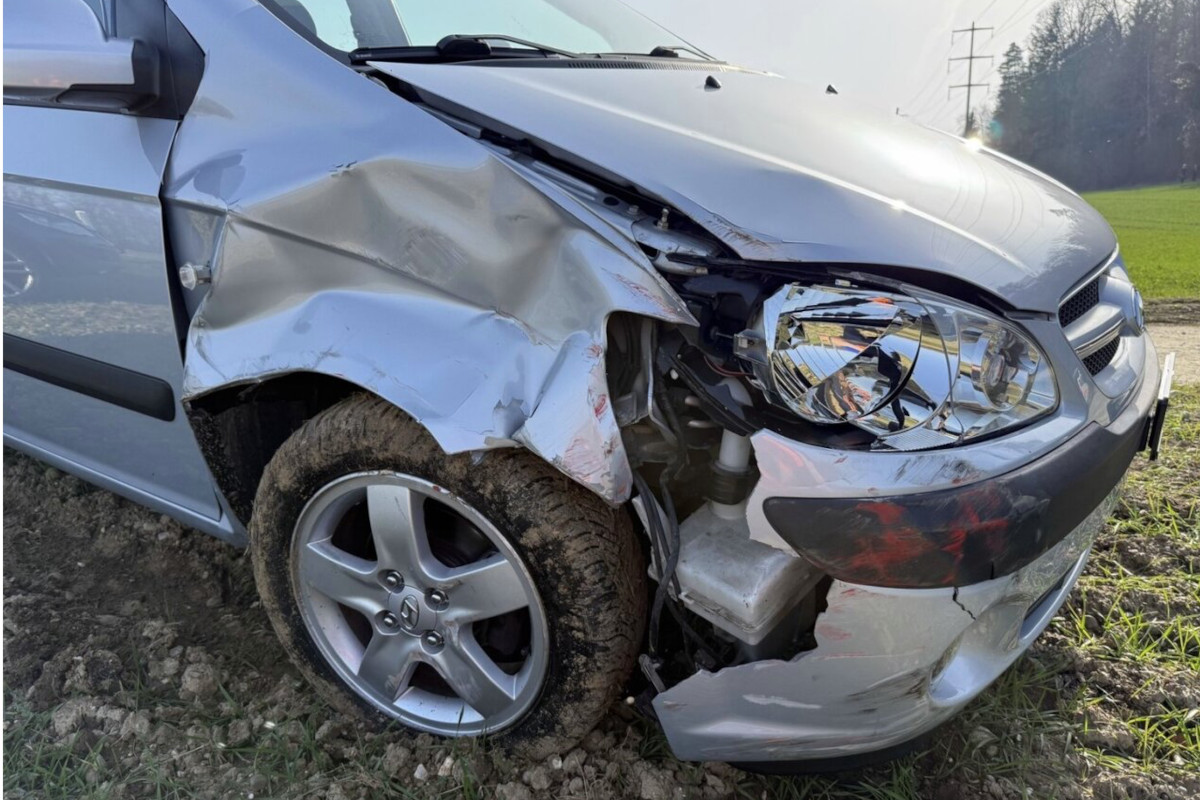 Schaffhausen – Neulenker prallt bei Unfall in Traktor