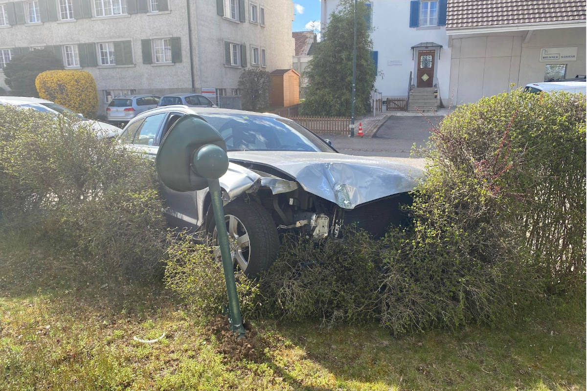 Therwil BL – Personenwagenlenker verursacht Unfall