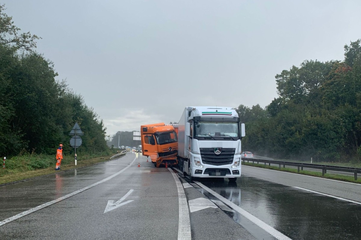Deitingen SO - Lastwagenchauffeur wird bei Auffahrunfall lauf der A1 leicht verletzt