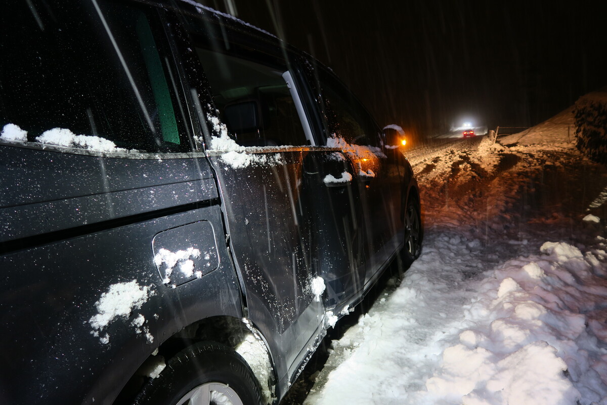 Netstal / Mitlödi GL - Verkehrseinschränkungen nach Unfällen