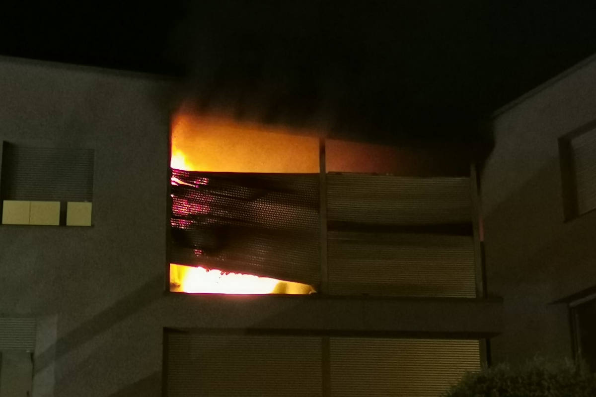 Sins AG – Wohnung nach Balkonbrand unbewohnbar 