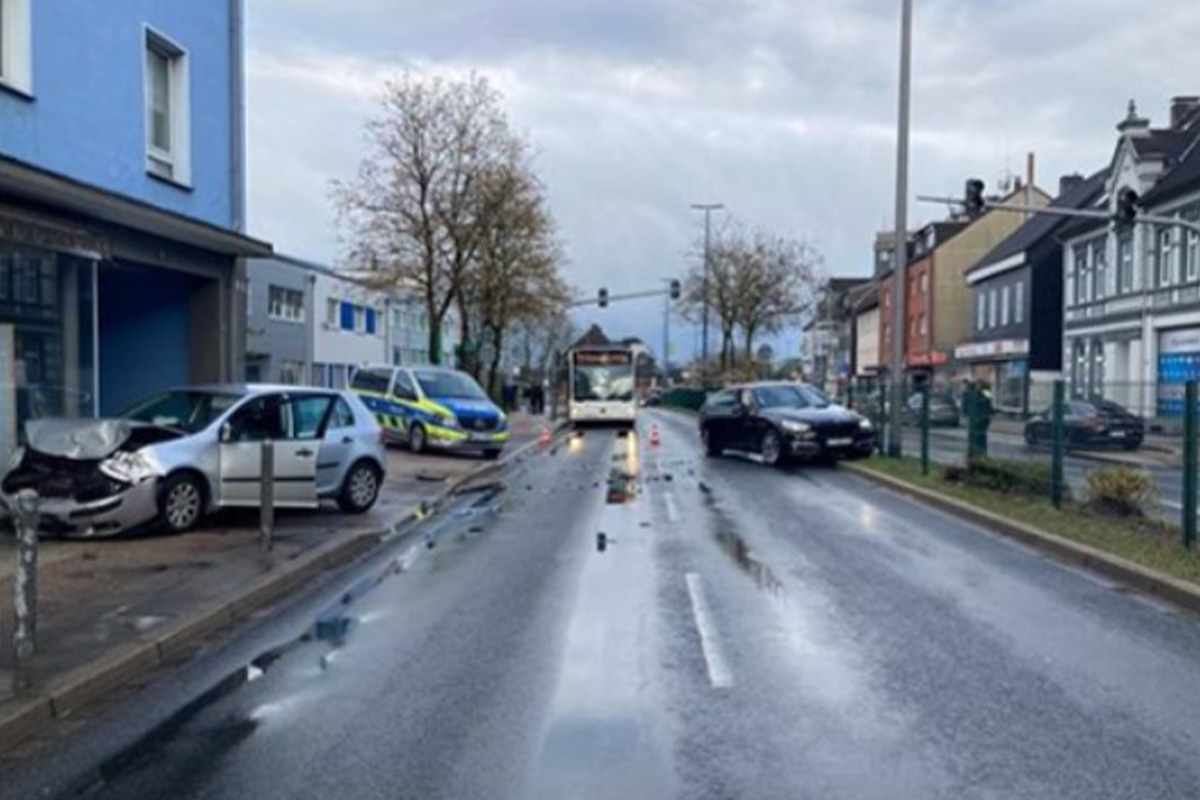 Velbert – 17-Jähriger verursacht Unfall mit hohem Sachschaden