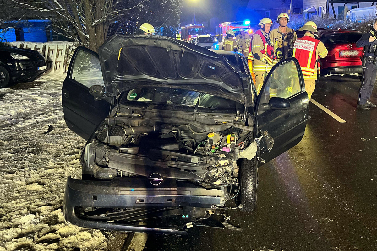 Burscheid – Zwei Verletzte bei Frontalzusammenstoß