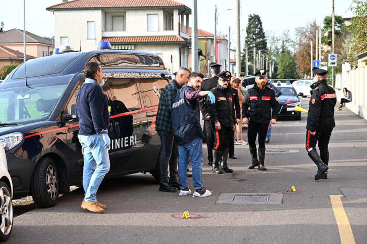 Mailand IT - Mann schiesst auf seine Frau und richtet dann sich selbst