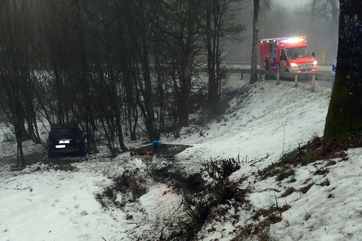Gummersbach – Fahrer nach Unfall mit Mercedes schwer verletzt