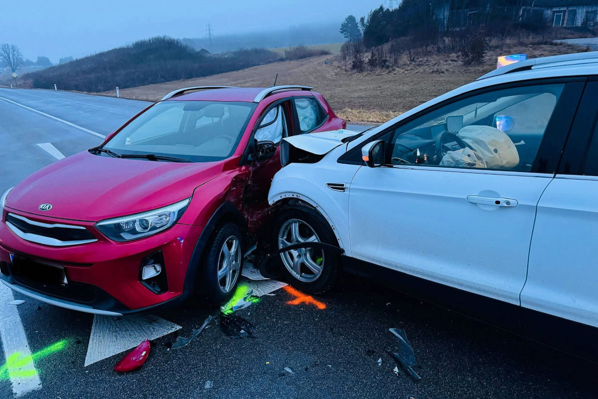 Krieglach – Zwei Verletzte nach Unfall auf Kreuzung