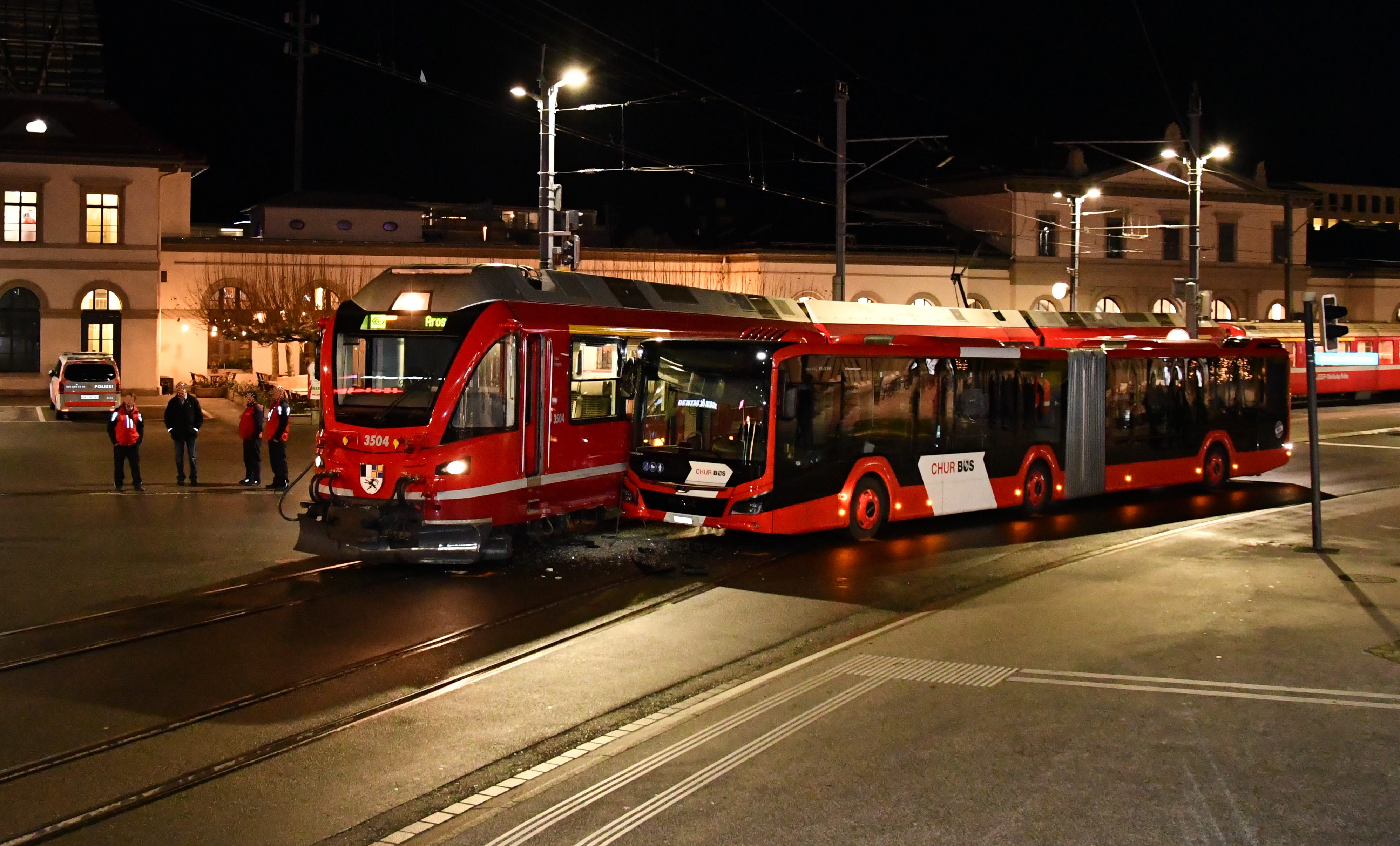 Chur GR - Grosser Sachschaden bei Kollision zwischen Arosabahn und Gelenkbus