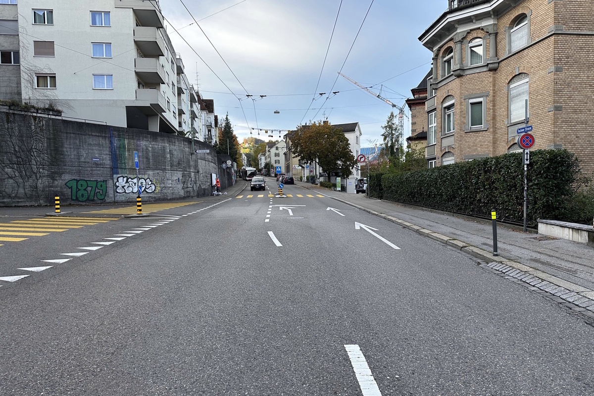 St.Gallen - Autofahrer fährt Velofahrer an