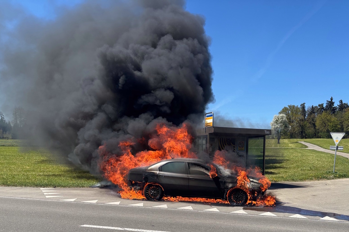 Lenggenwil SG – Auto brennt vollständig aus
