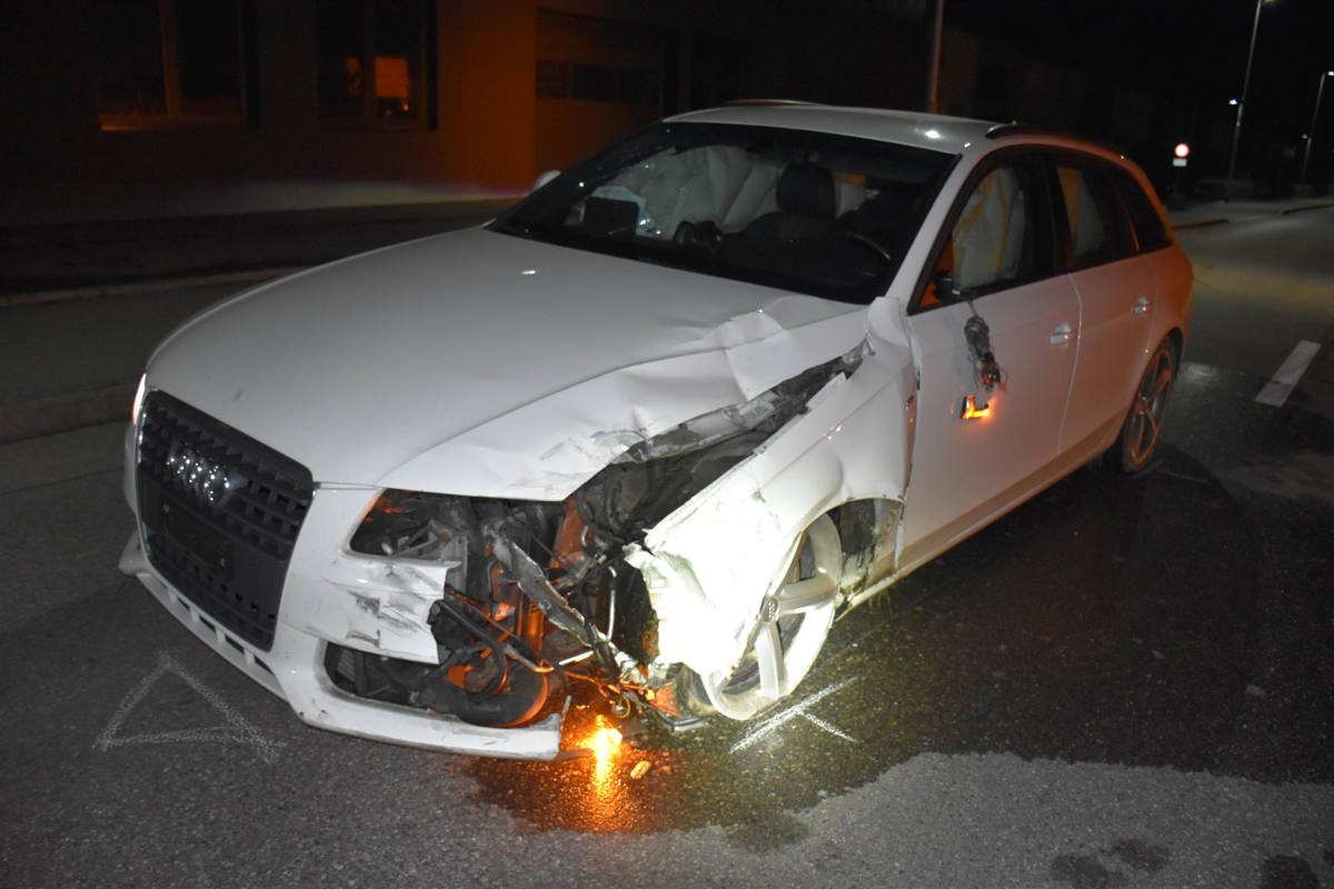 Landquart GR – Alkoholisiert mit Verkehrsinsel kollidiert