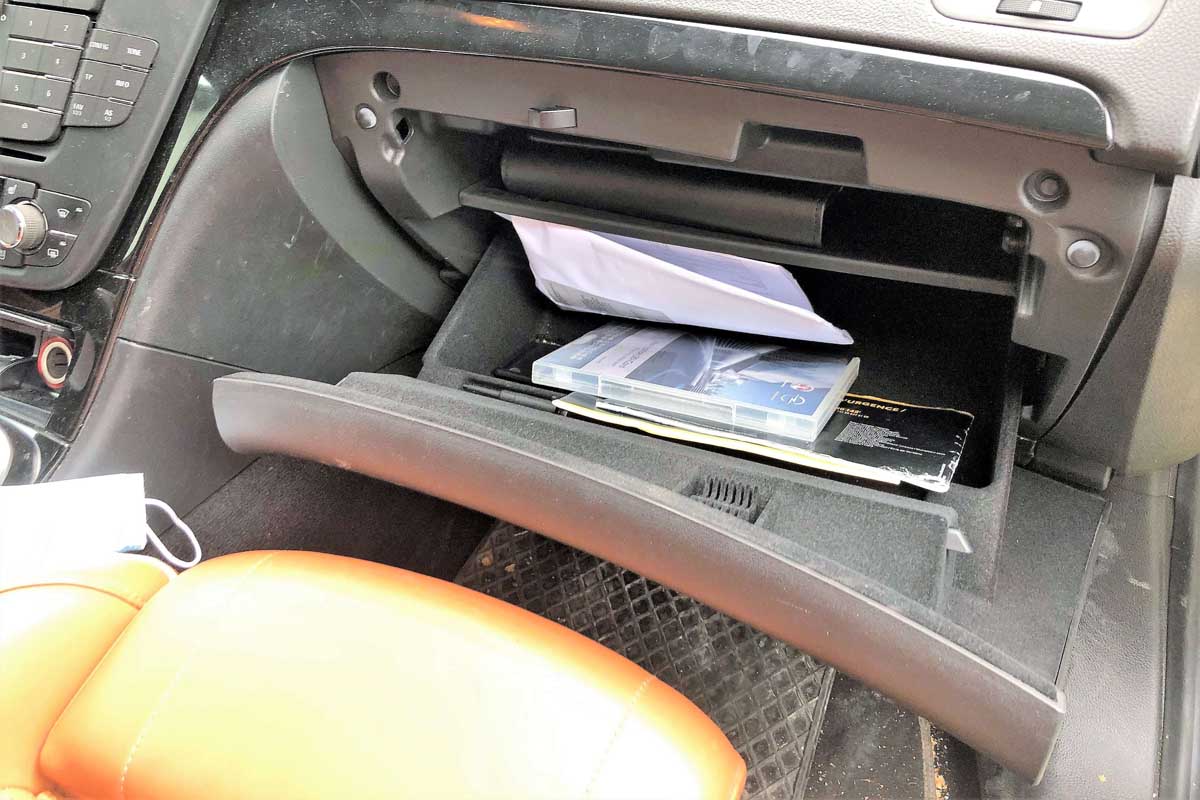 Glarus, Riedern, Netstal GL - Diebstähle aus Fahrzeugen