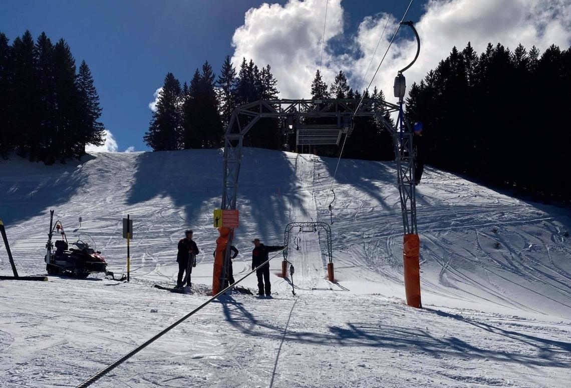  Flumserberg SG - Skifahrerinnen lassen am Lift den Bügel los – Junger Mann verletzt