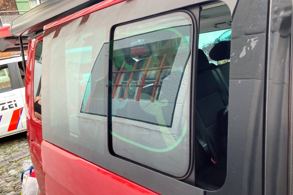 Näfels GL - Einbrecher entwenden aus Auto mehrere tausend Franken Bargeld