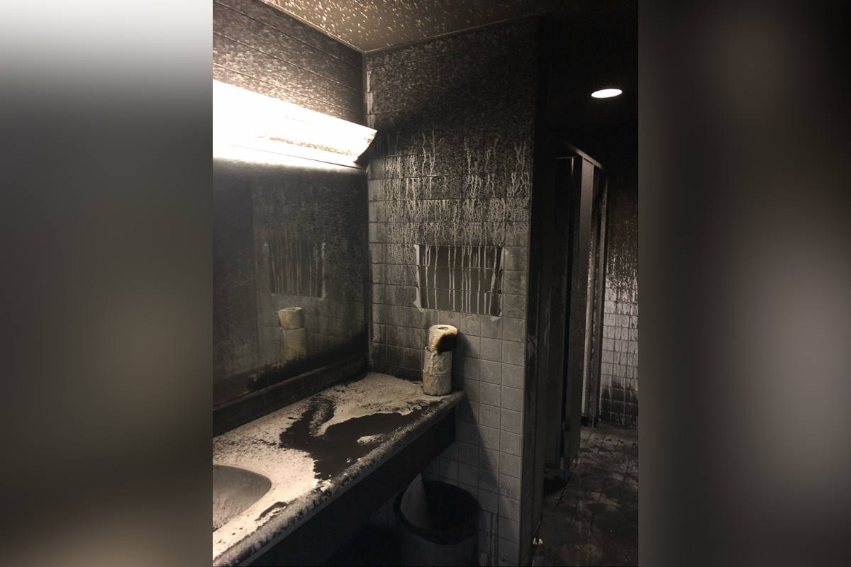 Pratteln BL – Brandausbruch in der Toilettenanlage erfordert Feuerwehreinsatz