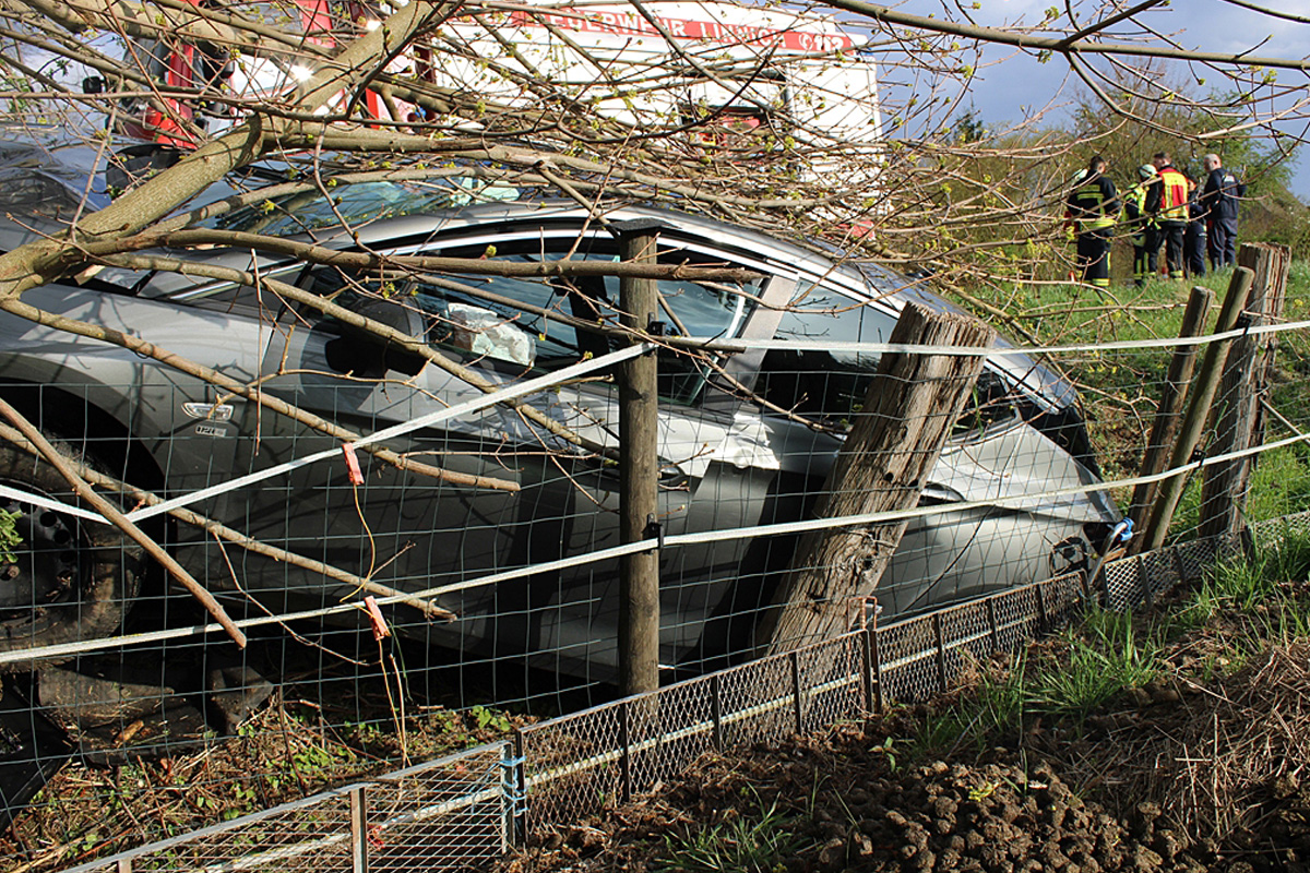 Linnich – Autofahrer landet im Graben