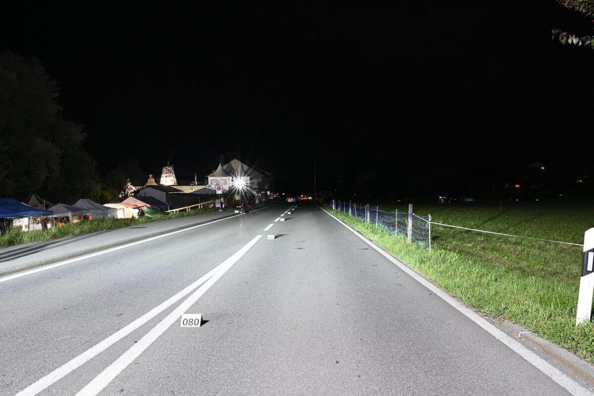 Dürnten ZH - Verkehrslotse und Motorradfahrer bei Unfall schwer verletzt