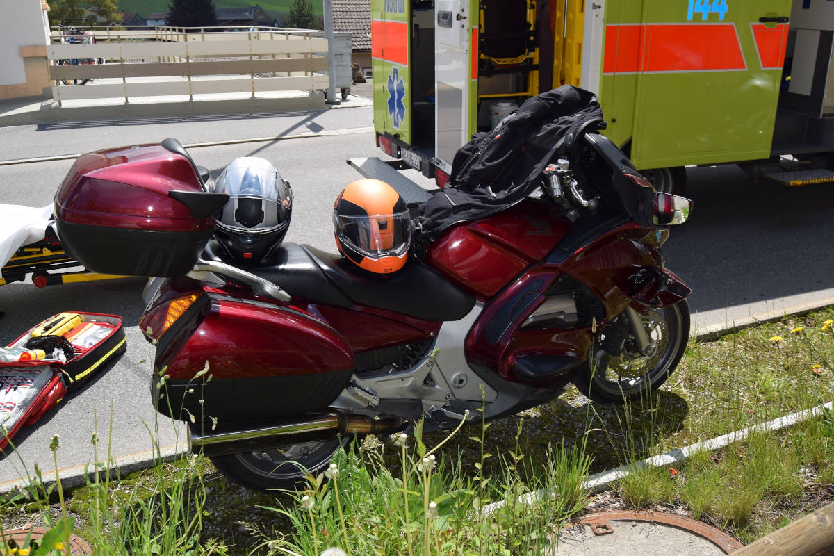 Urnäsch AR – Auffahrkollision von zwei Motorrädern