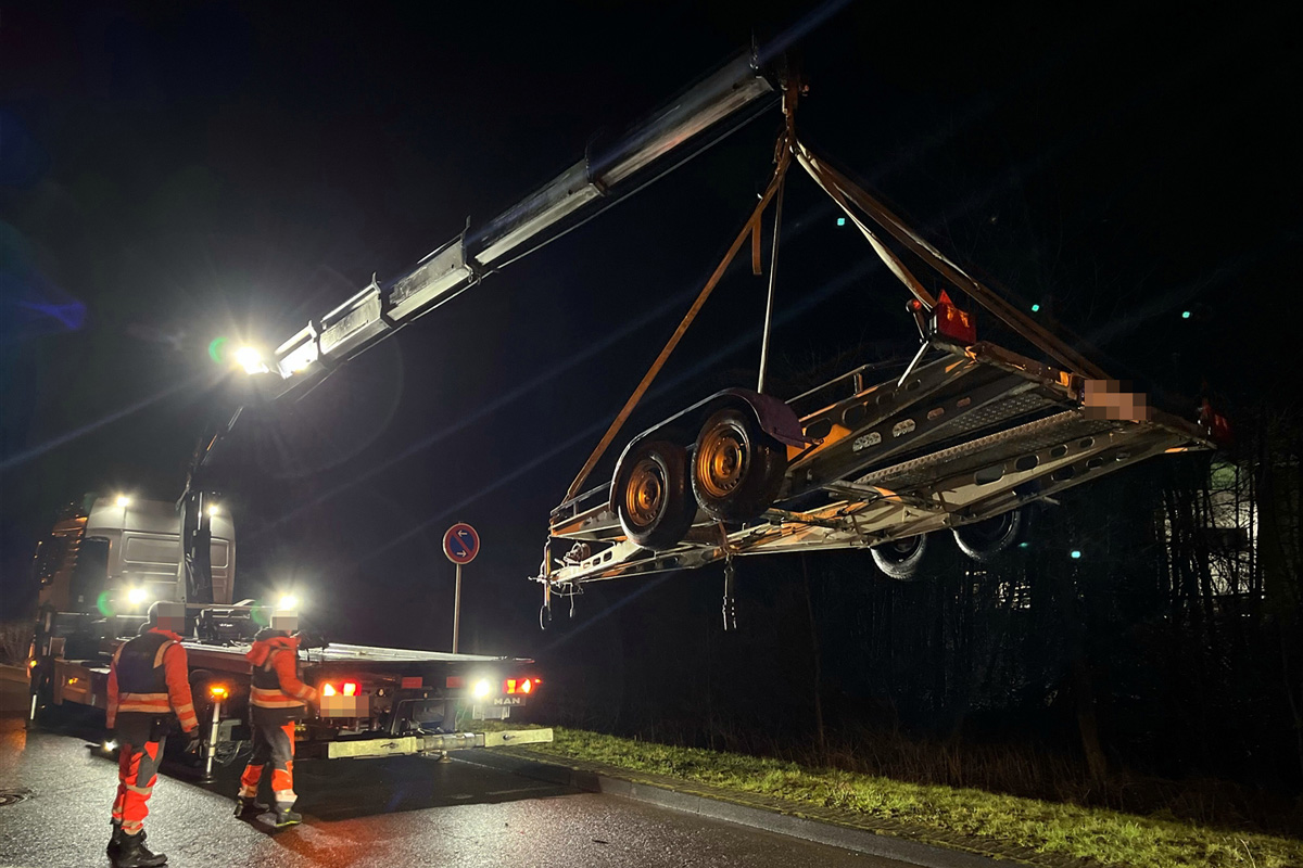 Kreuztal – Massiv überladenes und unsicheres Gespann gestoppt