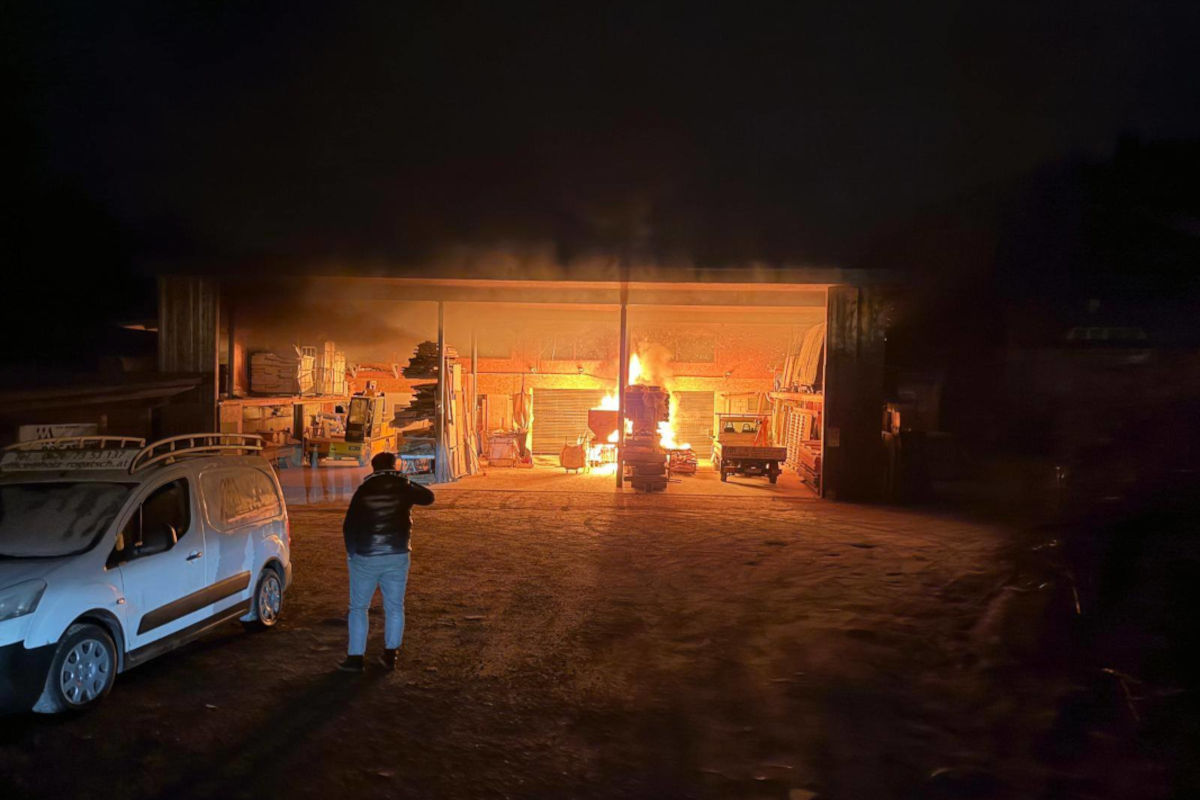 Bezirk Feldkirchen – Brand in Holzbauhalle