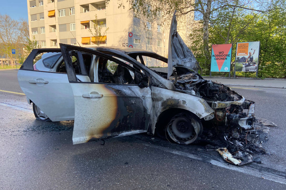 Wettingen AG – Fahrzeug nach Unfall in Brand geraten