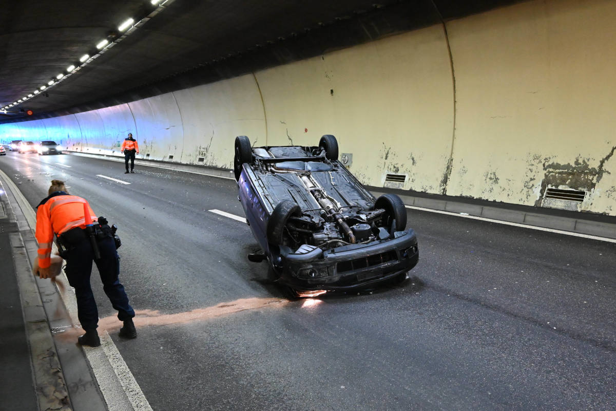 A1 St.Gallen – Fahrunfähig im Rosenbergtunnel überschlagen