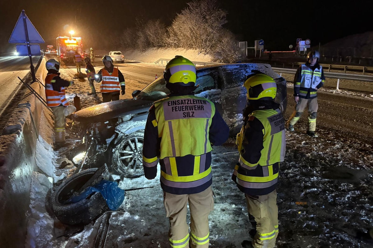 A12 Haiming – Lenker fährt gegen Aufpralldämpfer