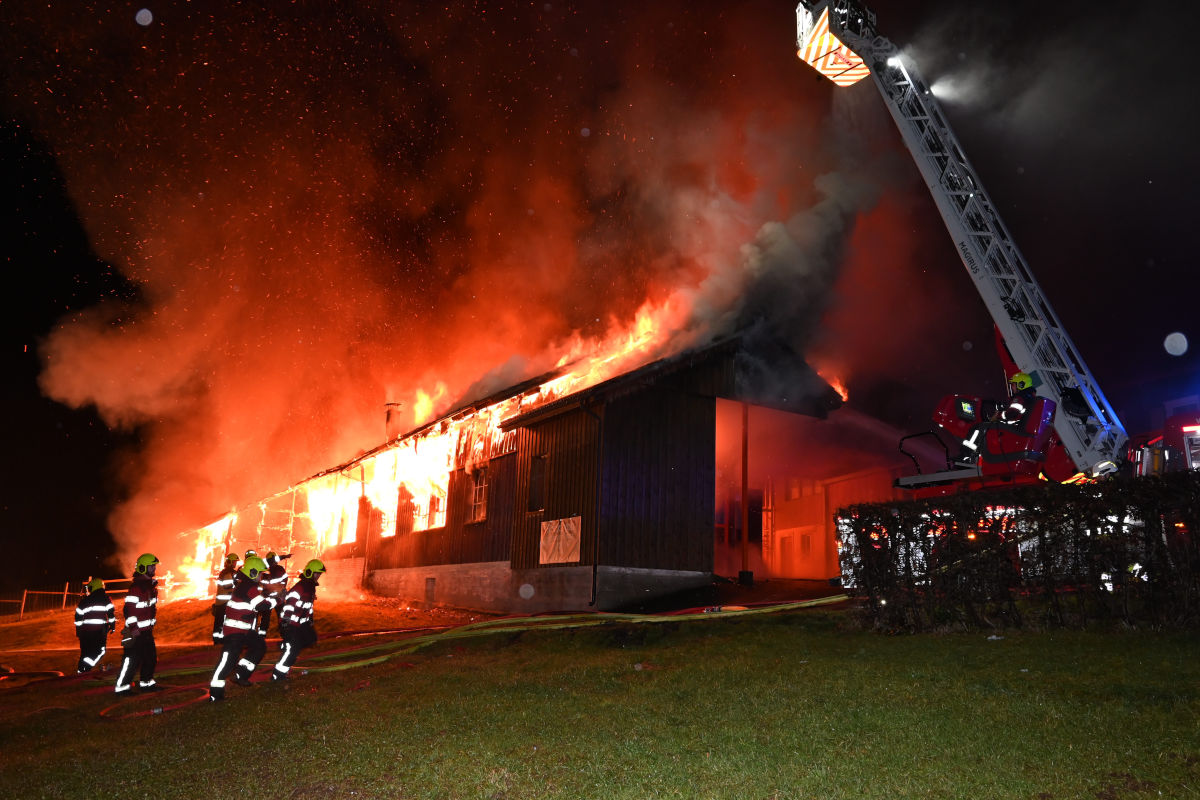 Flawil SG – Scheune bei Brand komplett zerstört