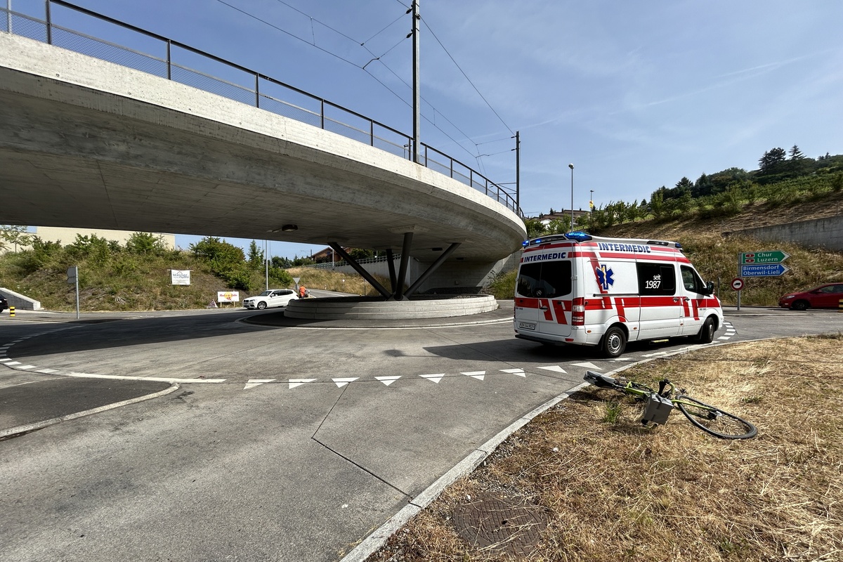 Zufikon AG - Zeugenaufruf nach Unfall im Kreisel