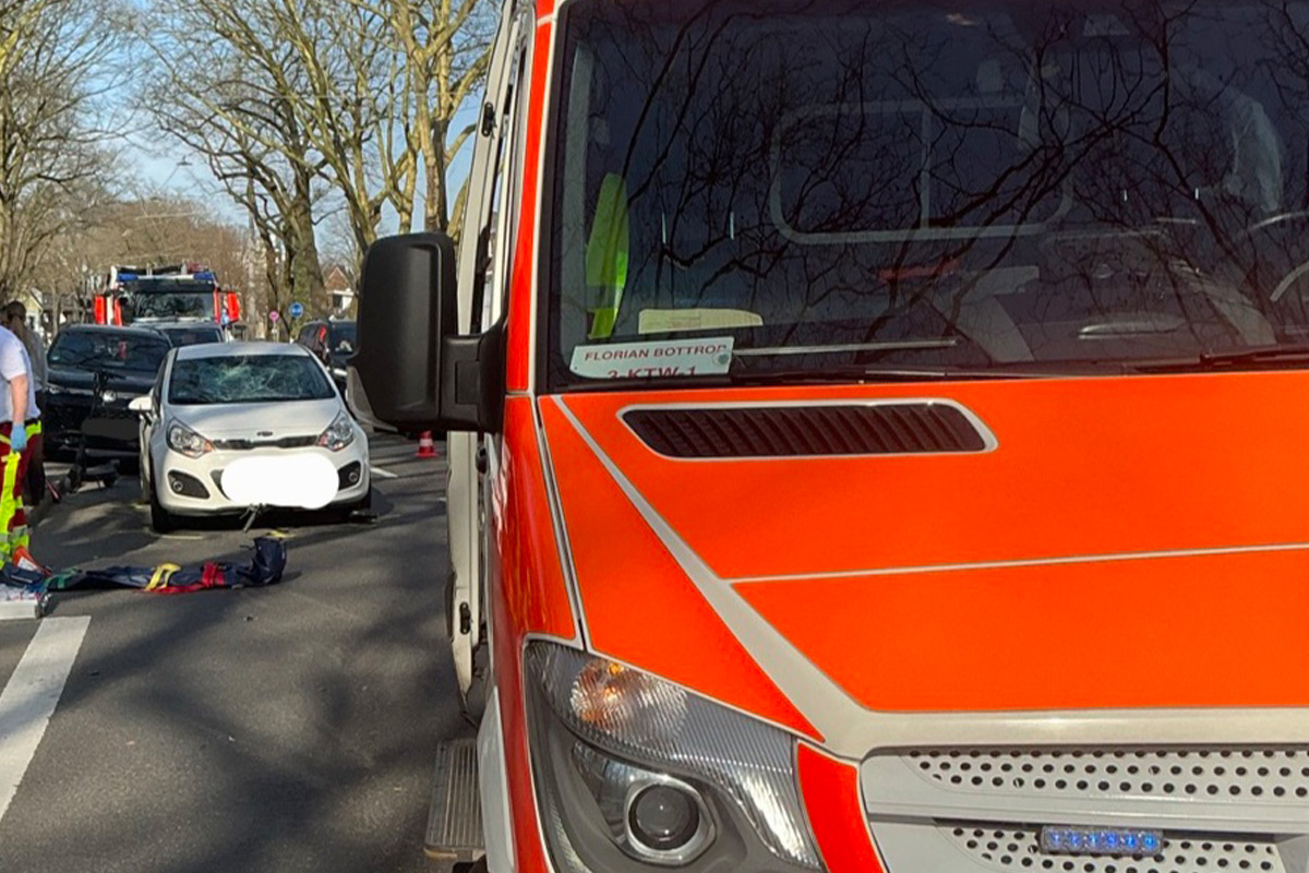 Bottrop – Schwerer Unfall zwischen Pkw und E-Roller