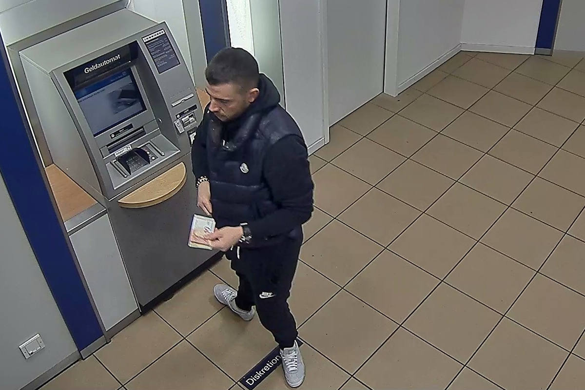 Düsseldorf – Polizei fahndet nach unbekanntem Betrüger