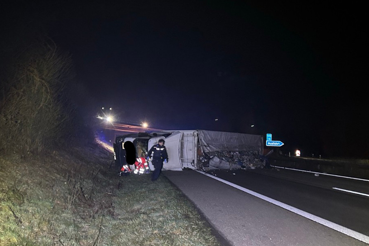 A65 Landau – Fahrer nach Unfall mit Sattelzug schwer verletzt