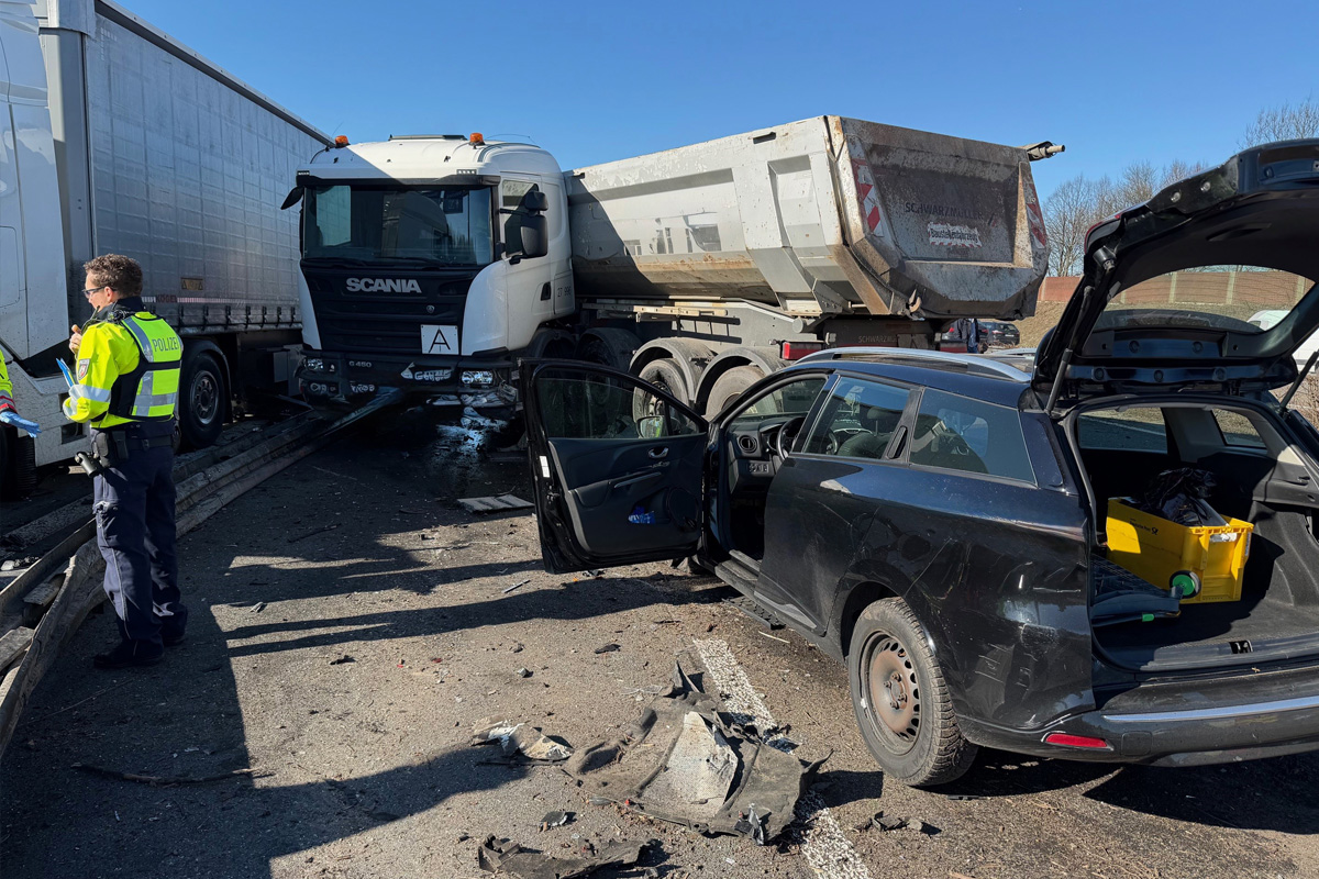 A3 Ratingen –  Zwei Schwerverletzte nach Unfall mit Lkw