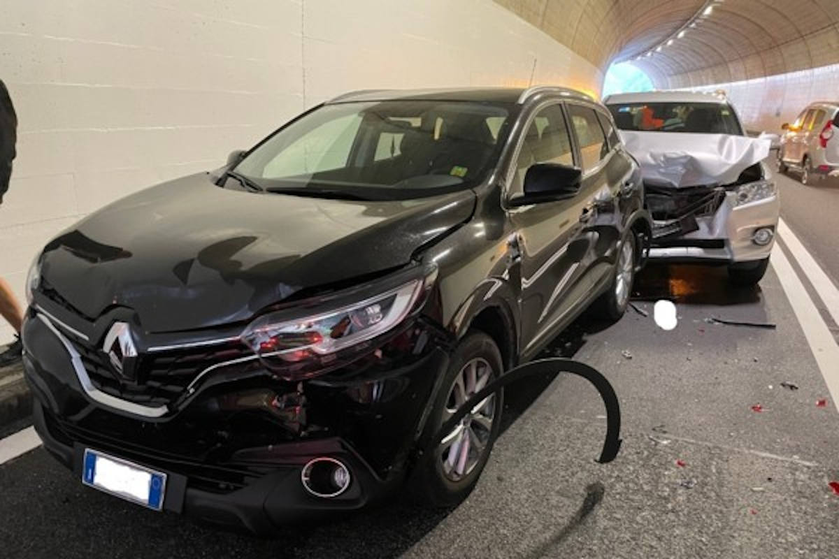 Sisikon UR – Auffahrunfall von vier Fahrzeugen, drei Personen verletzt