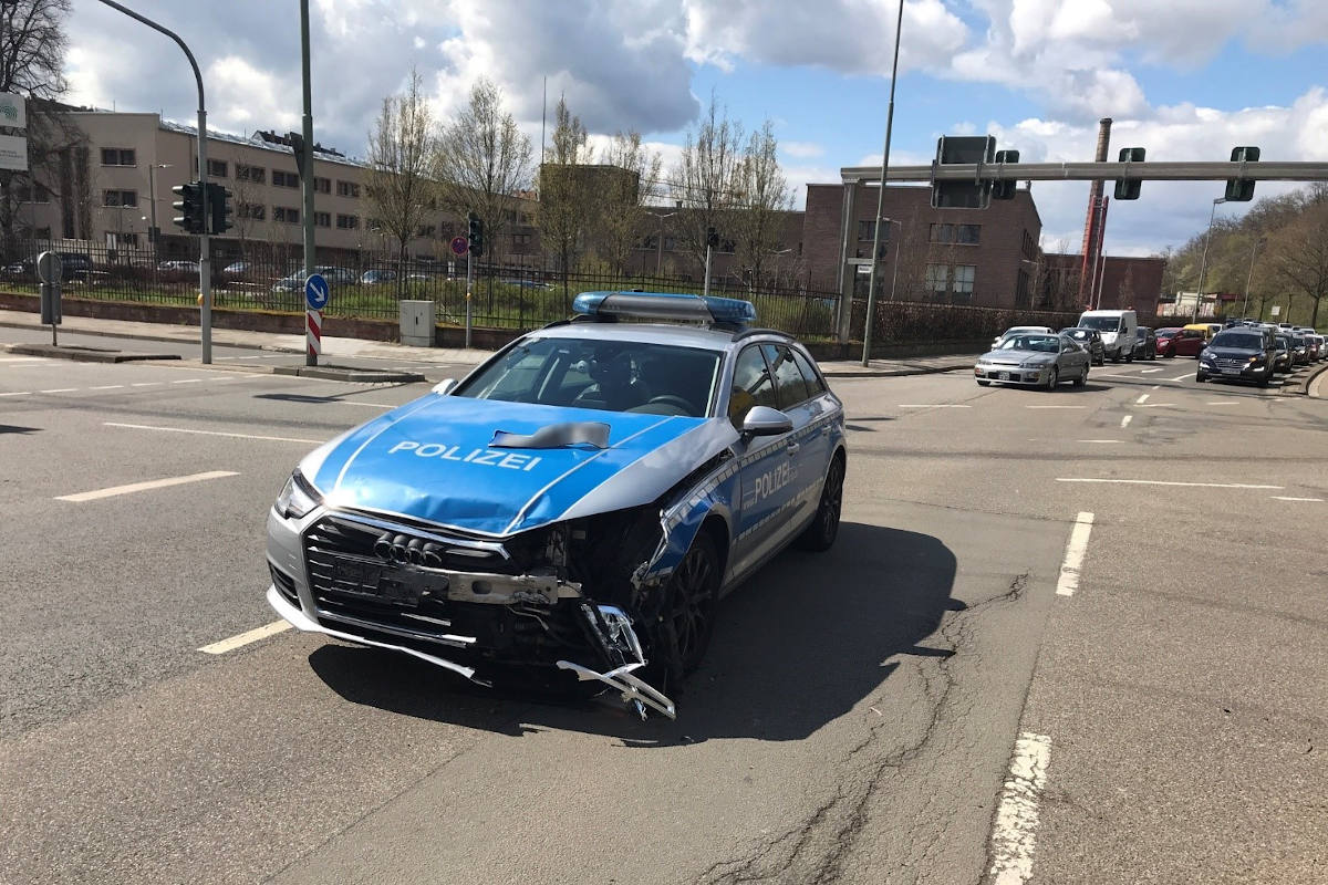Kaiserslautern – Zusammenstoß mit Polizeiauto
