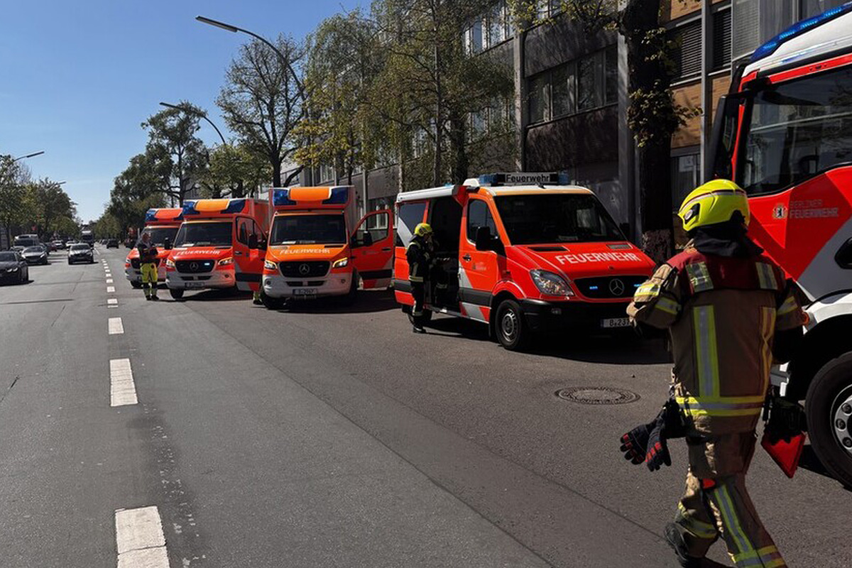 Berlin – Mehrere Kinder bei Unfall von Schulbus verletzt