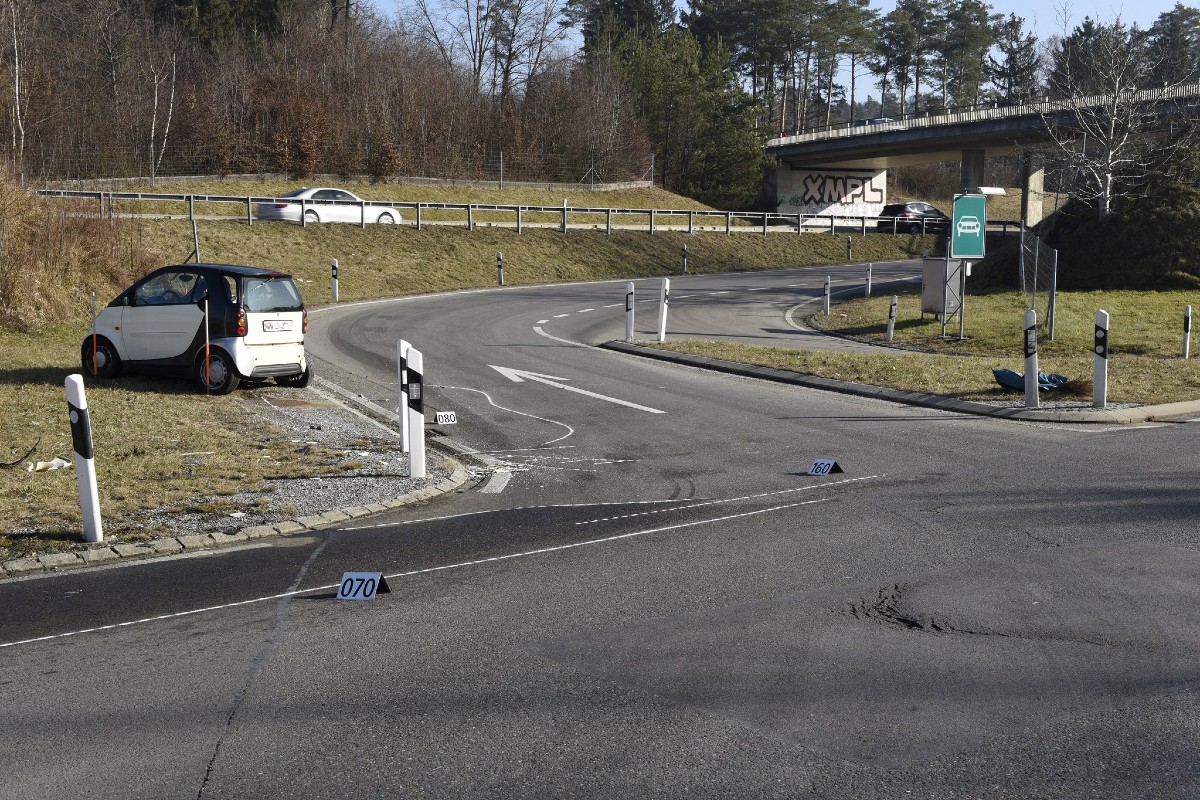Henggart ZH - Frau bei Verkehrsunfall verletzt