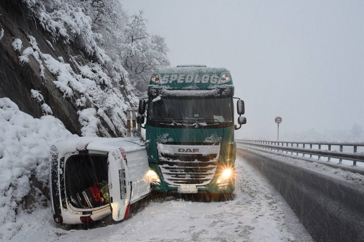 Zeugenaufruf Tamins GR – Kollisionen wegen Überholmanöver 