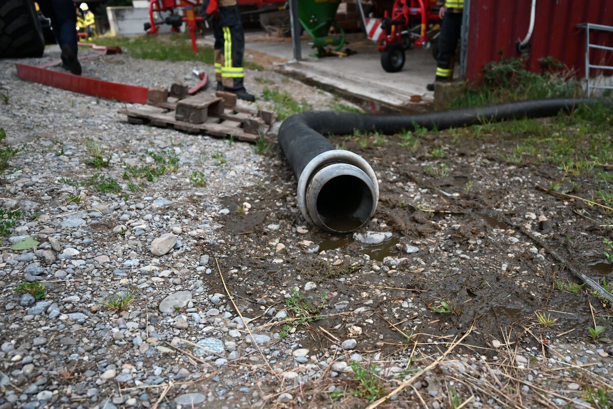 Zuckenriet SG - Rund 3000 Liter Gülle in eine Bach geflossen 
