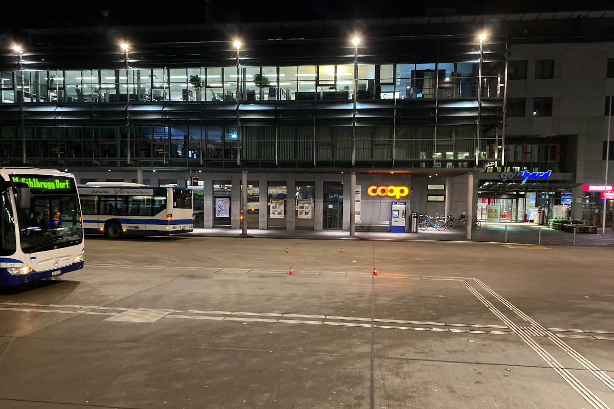 Baar ZG – Fussgängerin von Bus angefahren