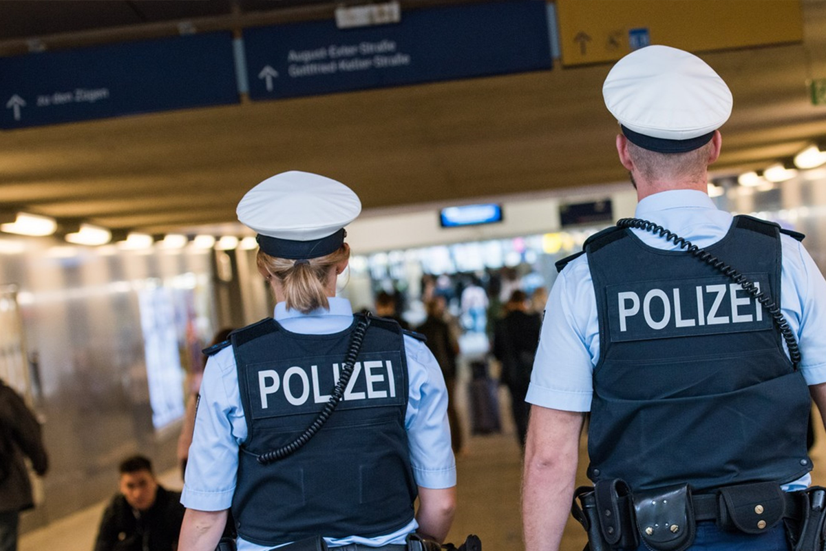 München – 18-Jähriger gerät unter Zug und wird schwer verletzt