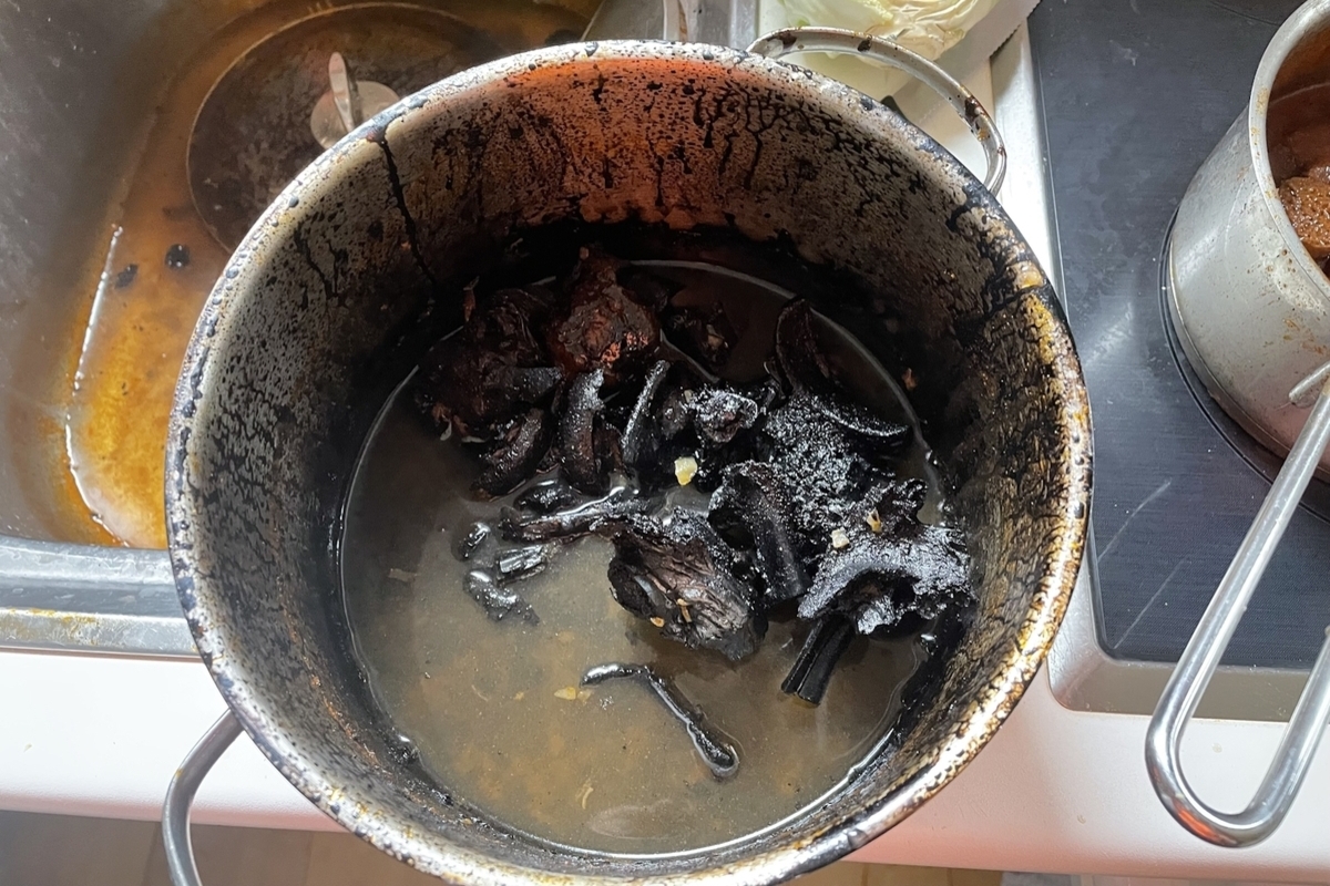 Thusis GR - Verkohltes Fleisch löst Feuerwehreinsatz aus 