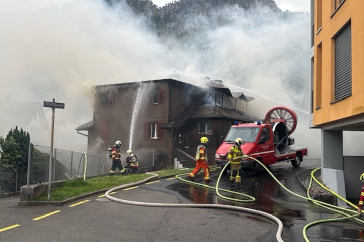 Hergiswil NW – Brand richtet grossen Schaden bei Wohnhaus an
